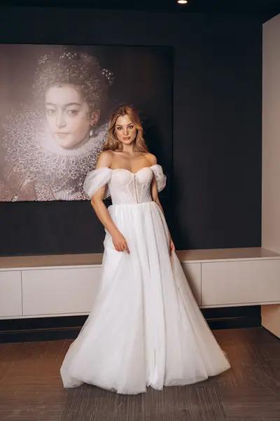 Missing image for Sample wedding dress Geline custom size 8 in stock