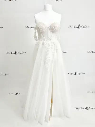 Missing image for Sample Wedding dress Leyla size 8 in stock