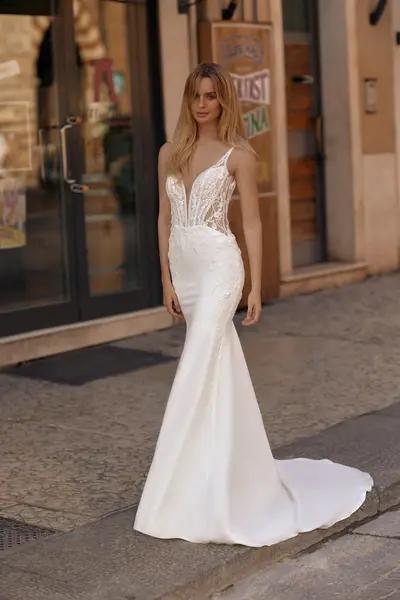Missing image for Sample Wedding dress Leona - size 14 in stock
